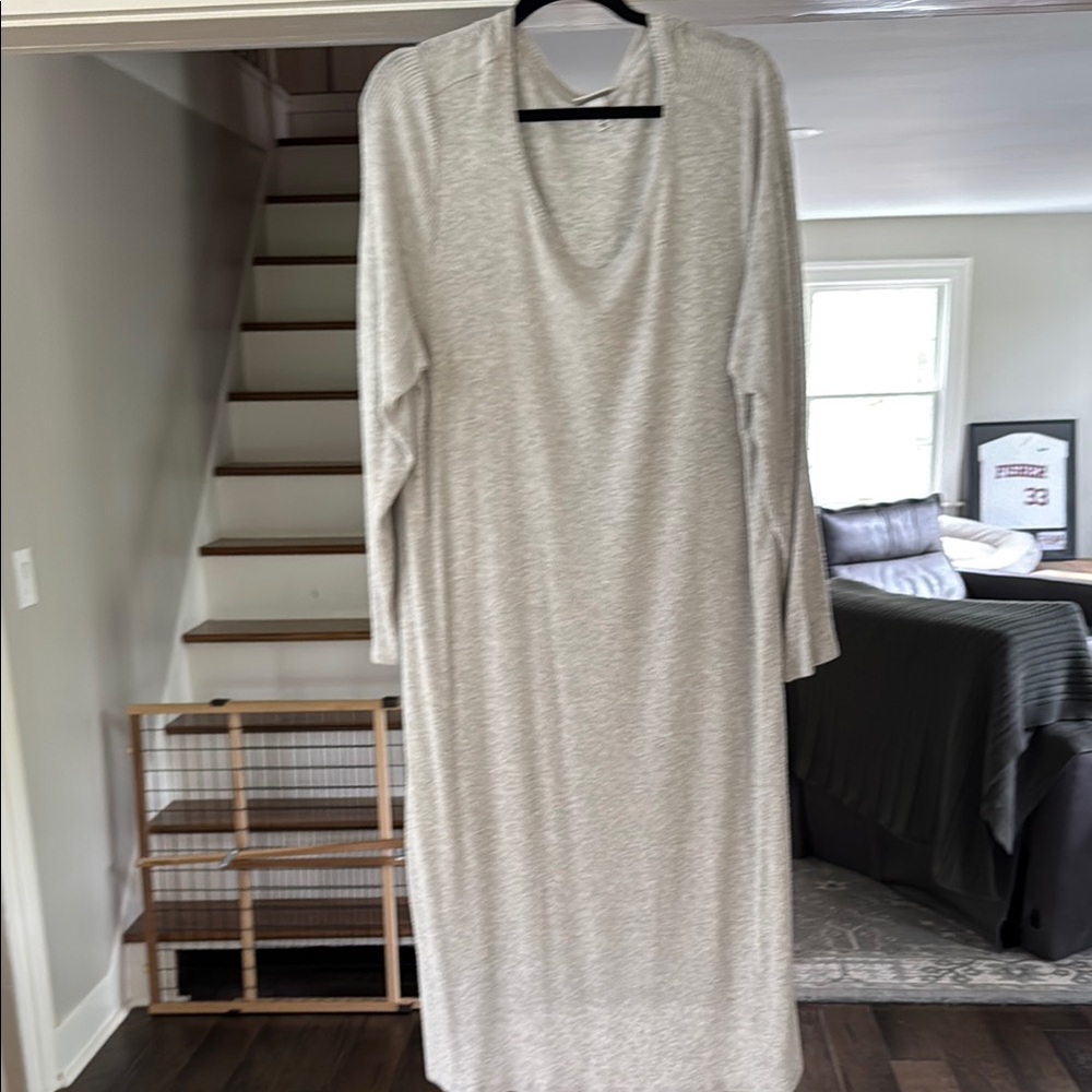 Ava & Viv Long Sleeve Dress in Light Gray